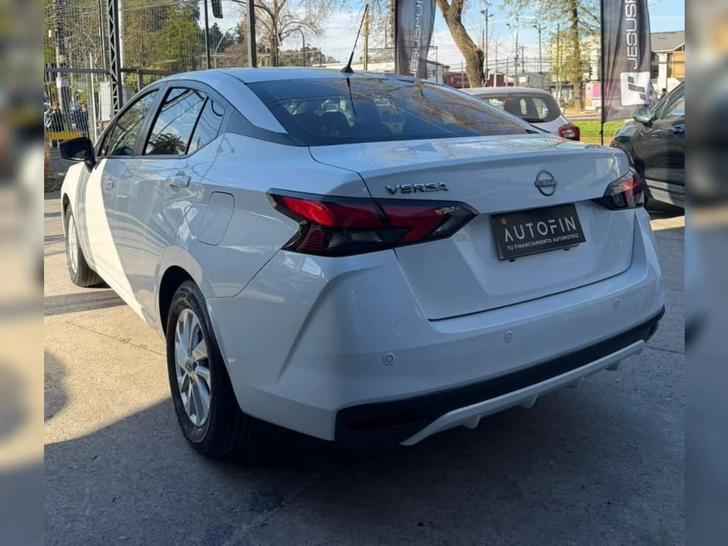 2025 Nissan VERSA 1.6 - Miniatura 10