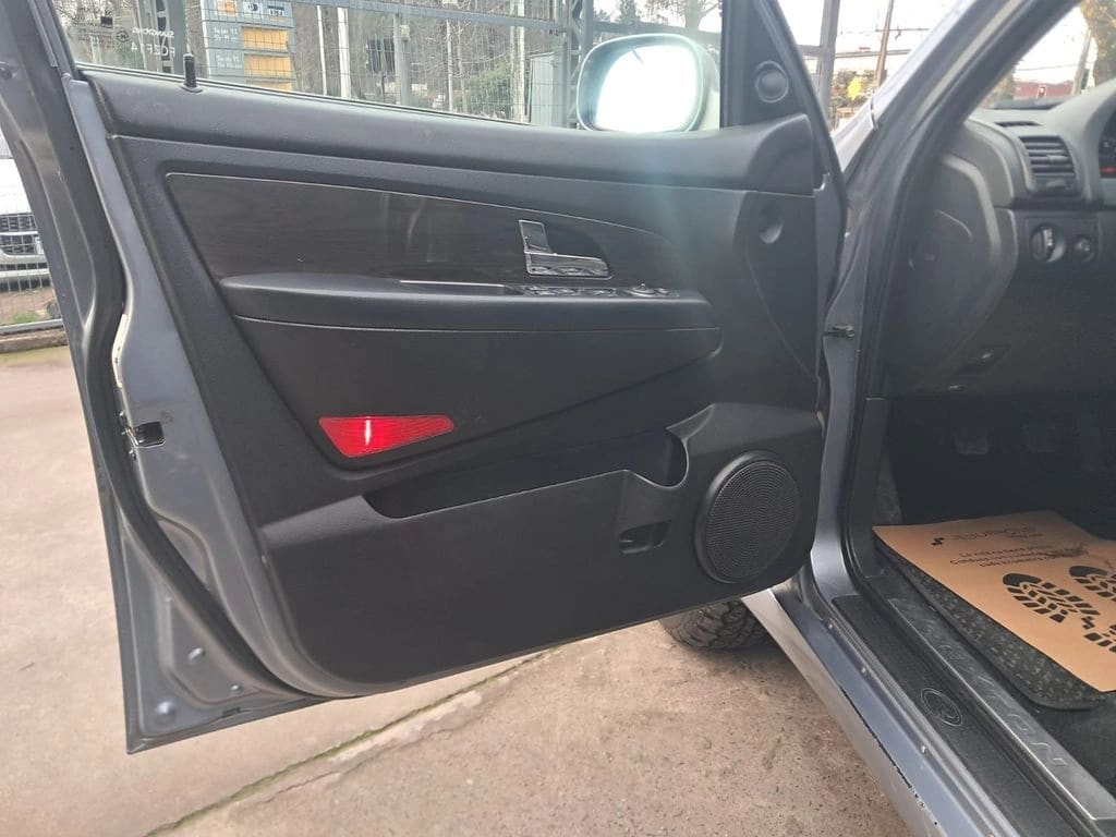 2013 SsangYong REXTON II - Miniatura 5