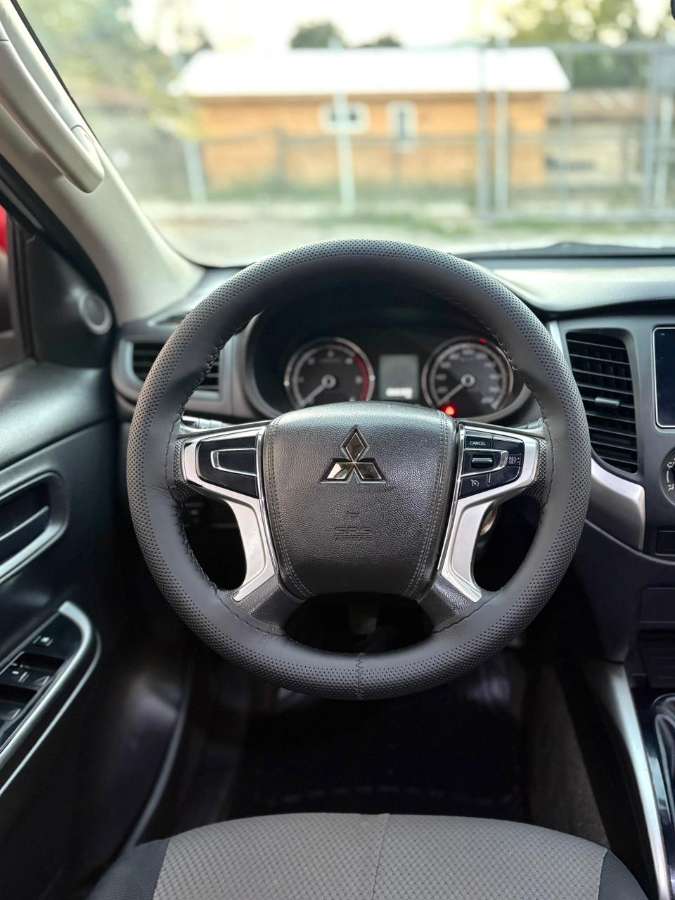 2023 Mitsubishi L200 Blanco - Miniatura 10