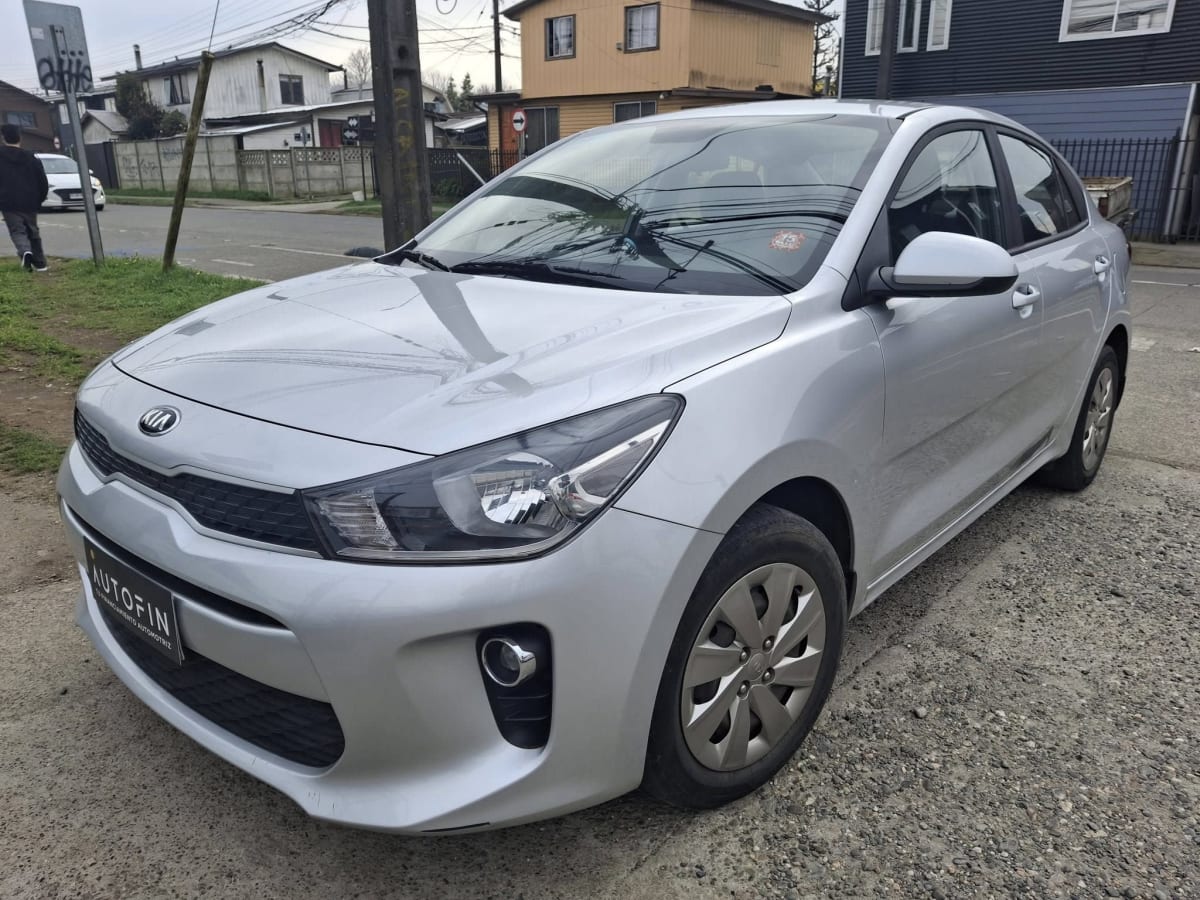 2018 Kia Rio 4 Plata - Imagen 1