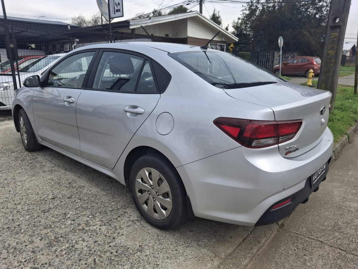 2018 Kia Rio 4 Plata - Miniatura 4