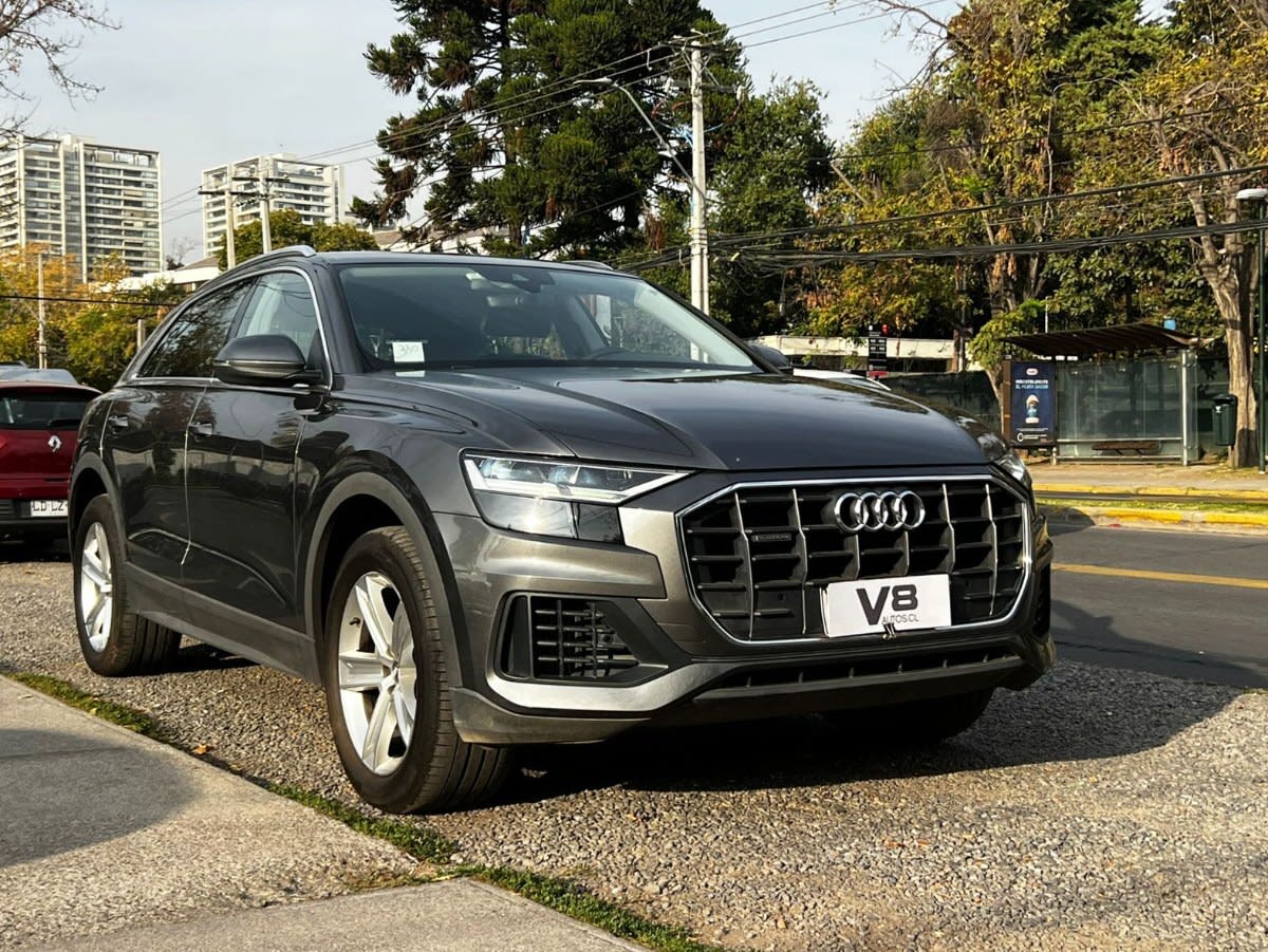 2021 AUDI Q8 55 Gris - Miniatura 3