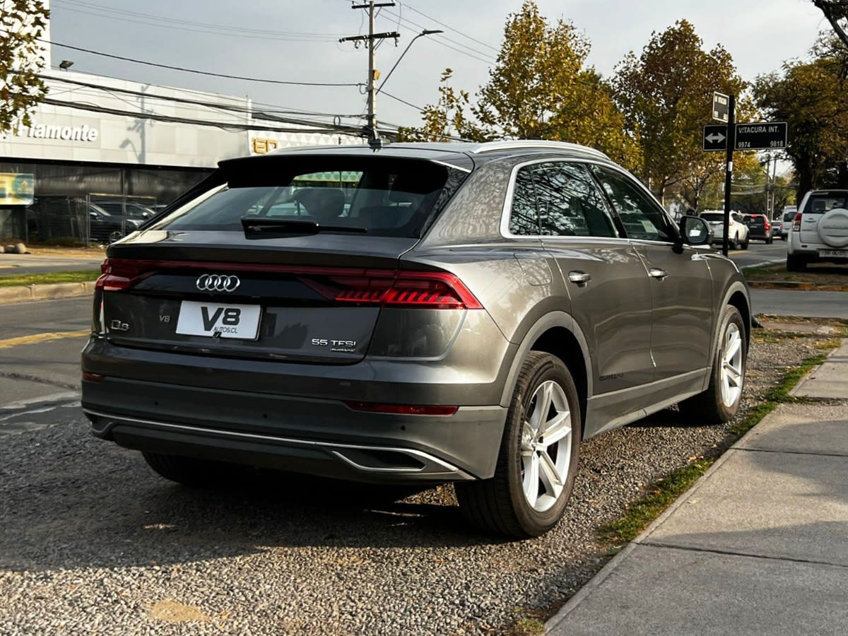 2021 AUDI Q8 55 Gris - Miniatura 4
