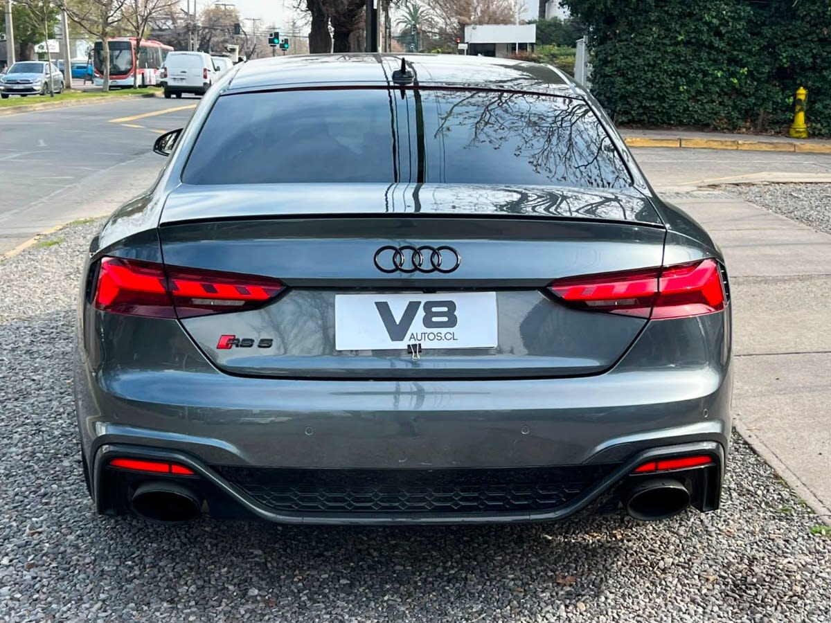 2024 AUDI RS5 COUPE Gris - Miniatura 5
