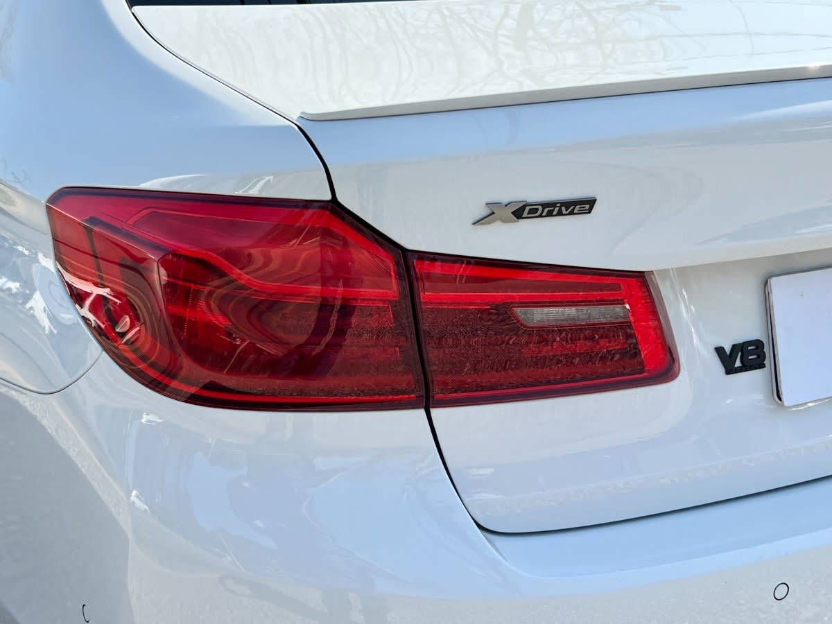 2021 BMW M550I Blanco - Miniatura 6