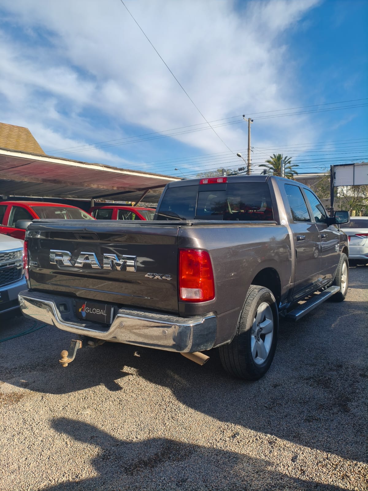 2021 Dodge RAM1500 3.6 Gris - Miniatura 5