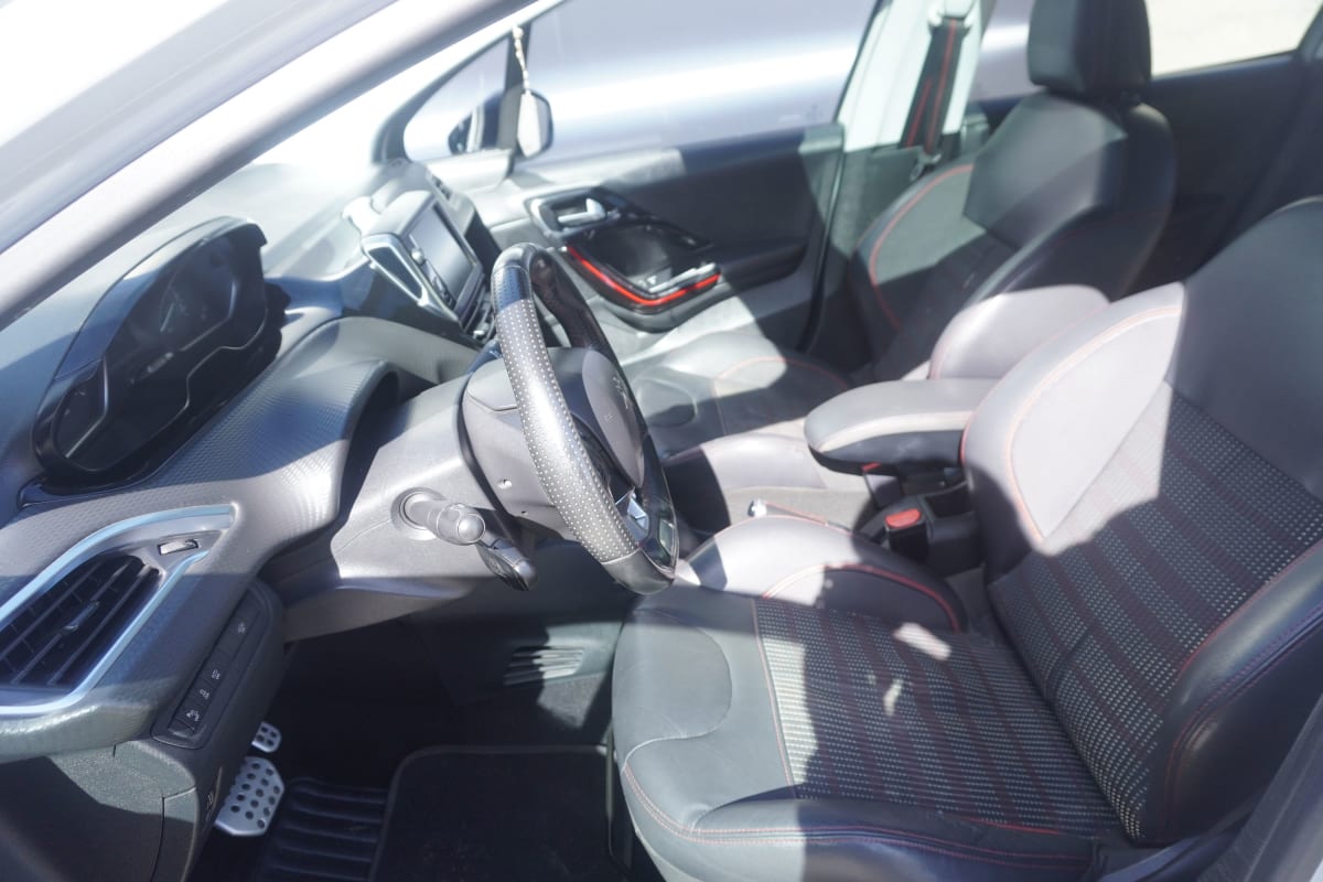 2017 Peugeot 208 GT-LINE - Miniatura 6
