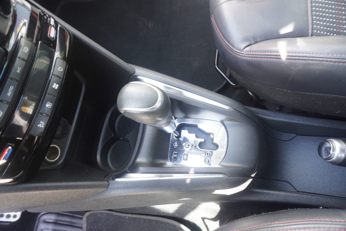2017 Peugeot 208 GT-LINE - Miniatura 7