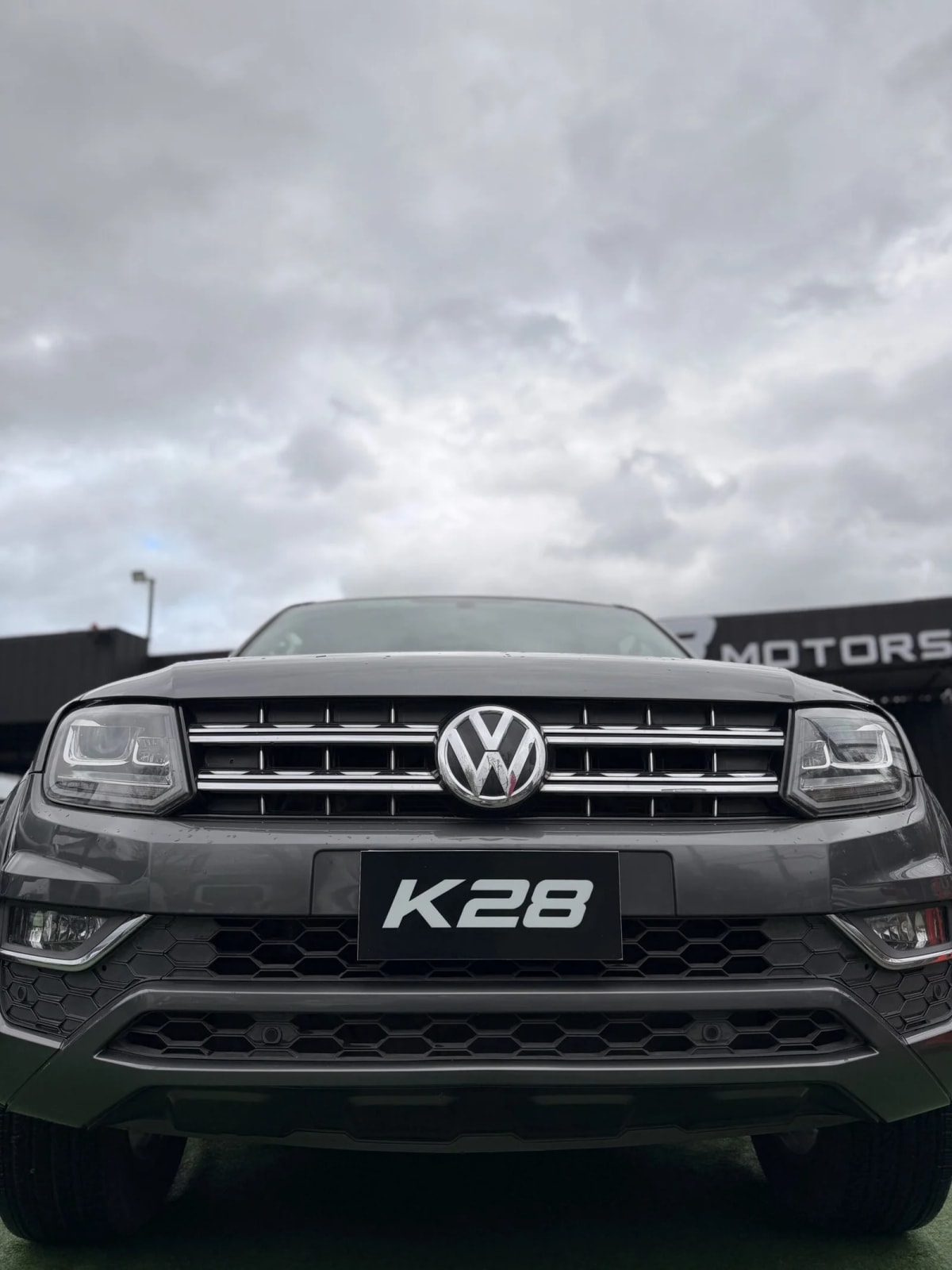 2022 Volkswagen Amarok Highline Gris - Miniatura 2