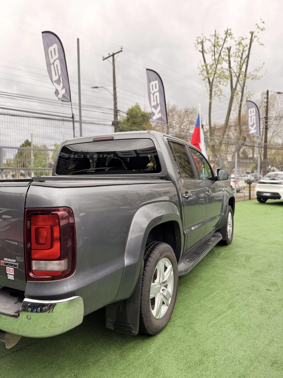 2022 Volkswagen Amarok Highline Gris - Miniatura 6