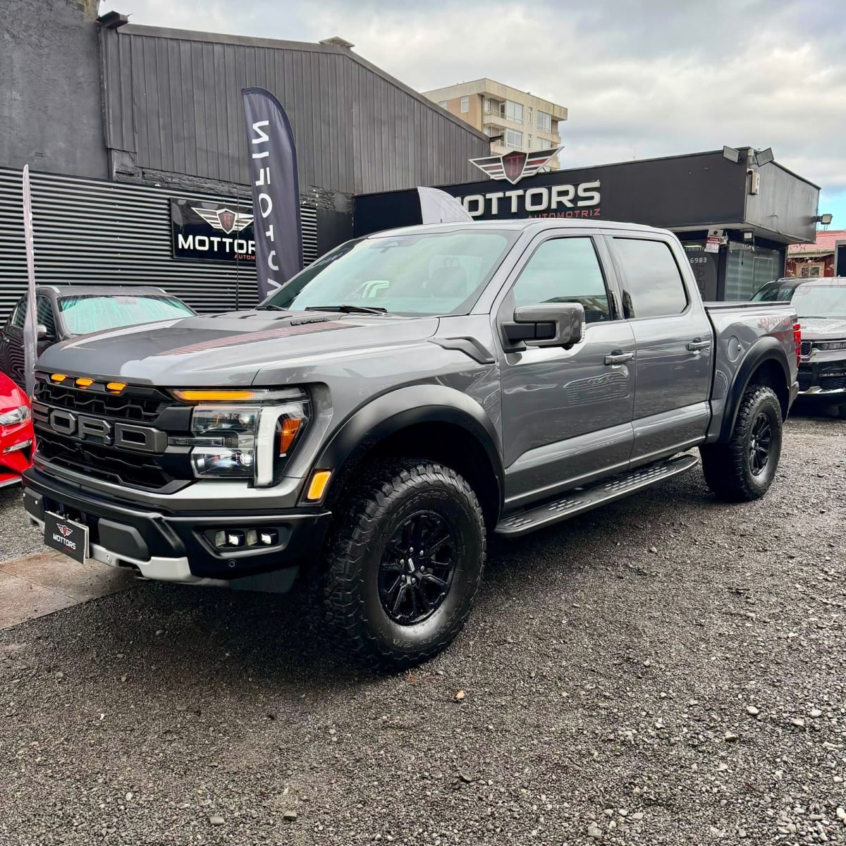 2025 Ford F-150 Raptor Gris - Miniatura 2