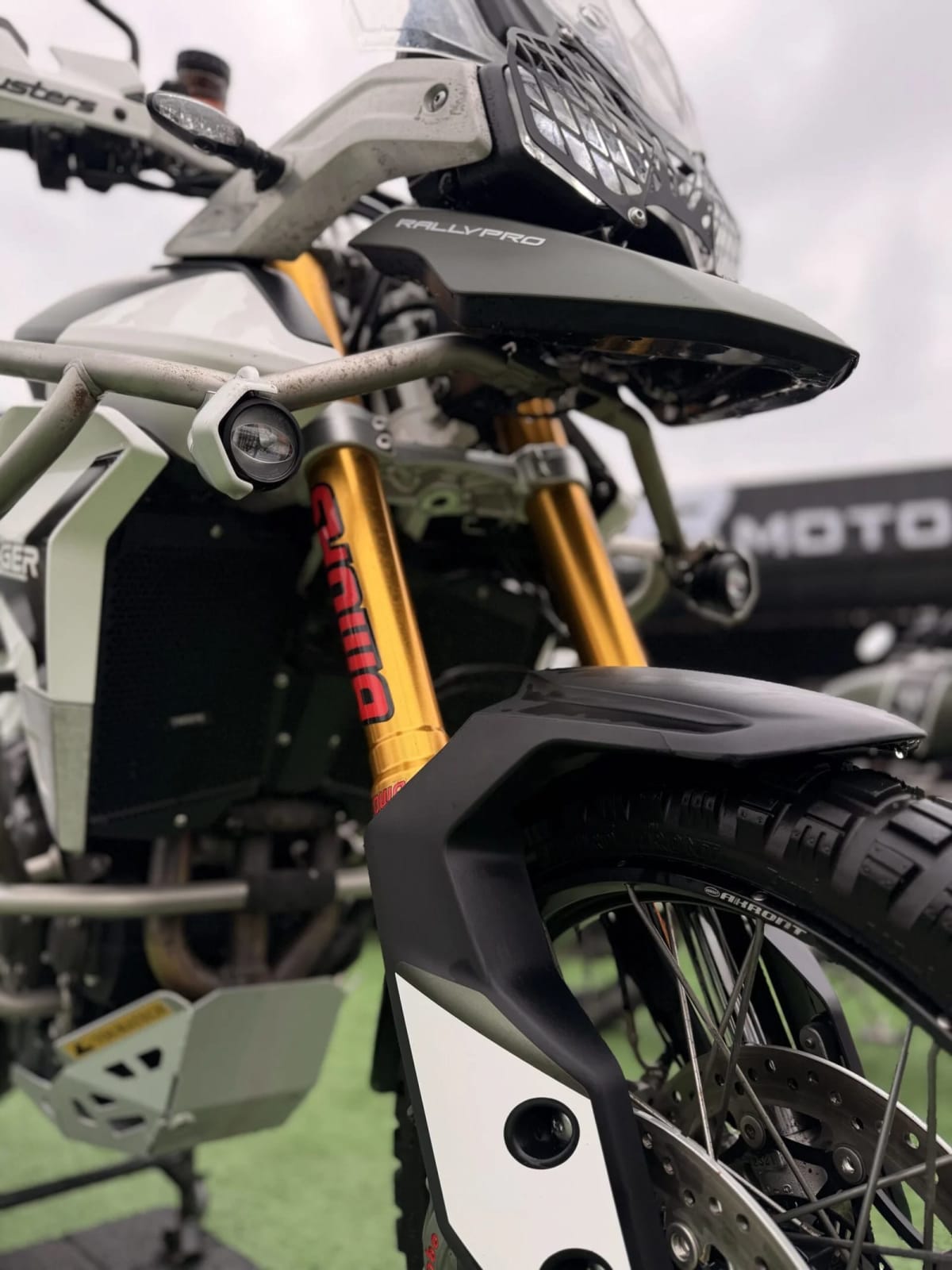 2024 Triumph Tiger 900 Verde - Miniatura 2