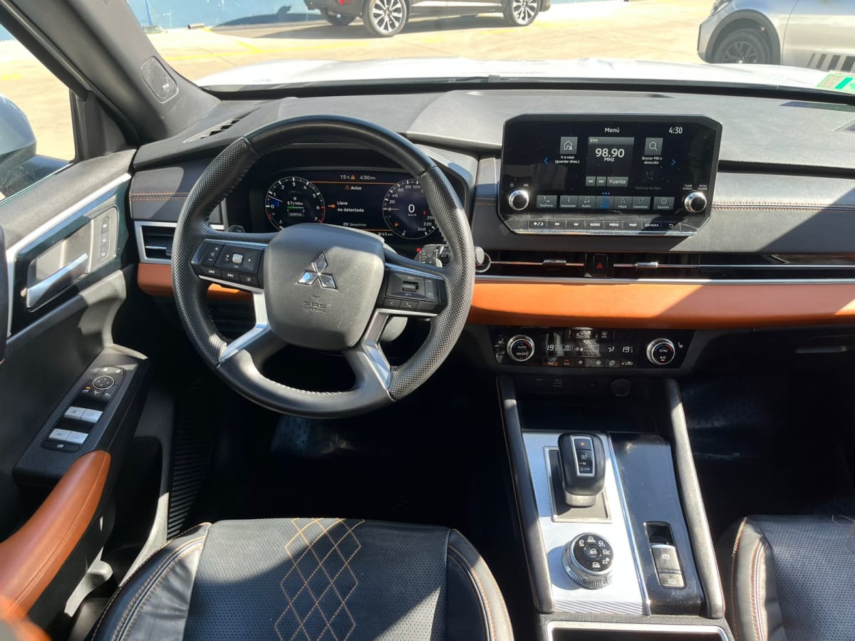 2024 Mitsubishi OUTLANDER GLS - Miniatura 5