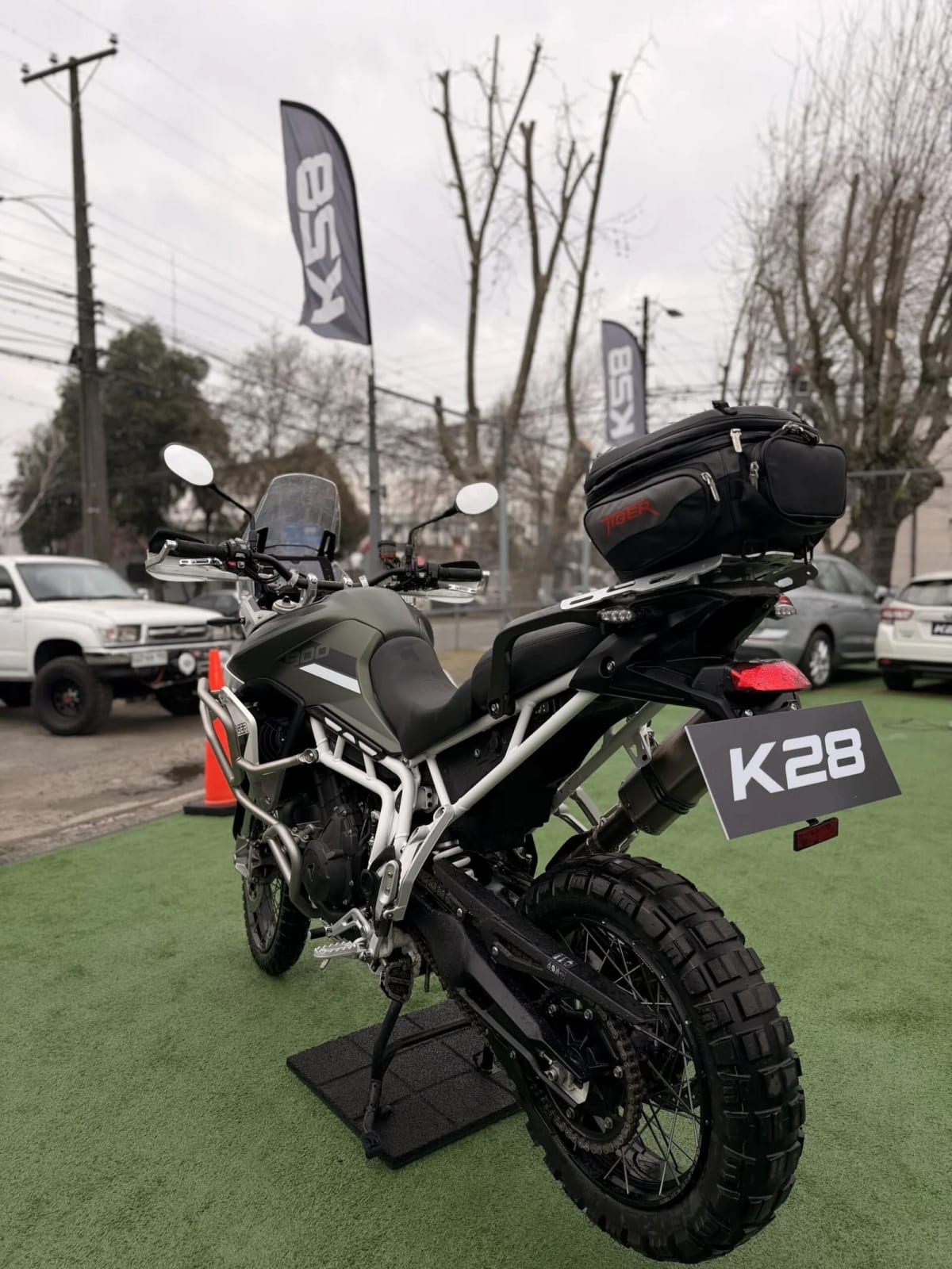 2024 Triumph Tiger 900 Verde - Miniatura 8