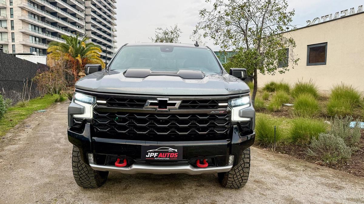 2023 Chevrolet Silverado 6.2 - Miniatura 3