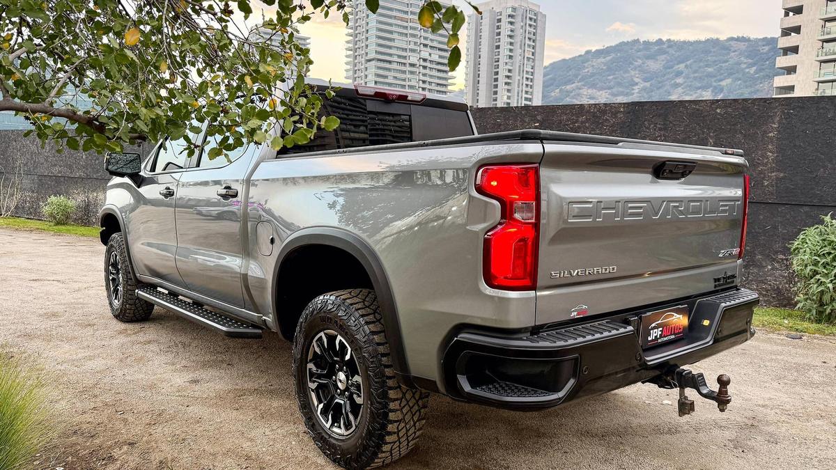 2023 Chevrolet Silverado 6.2 - Miniatura 7