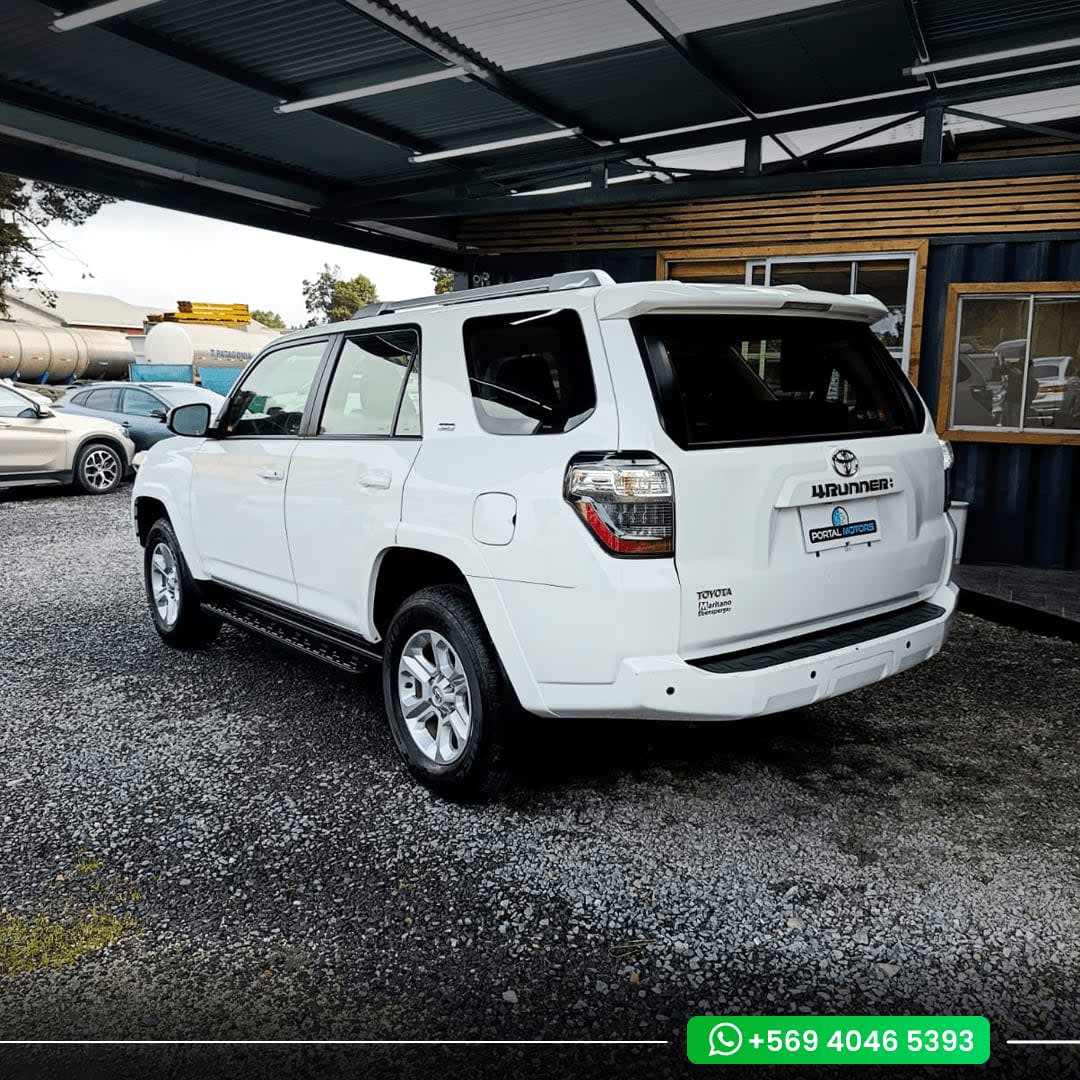 2025 Toyota 4RUNNER 4X4 - Miniatura 3