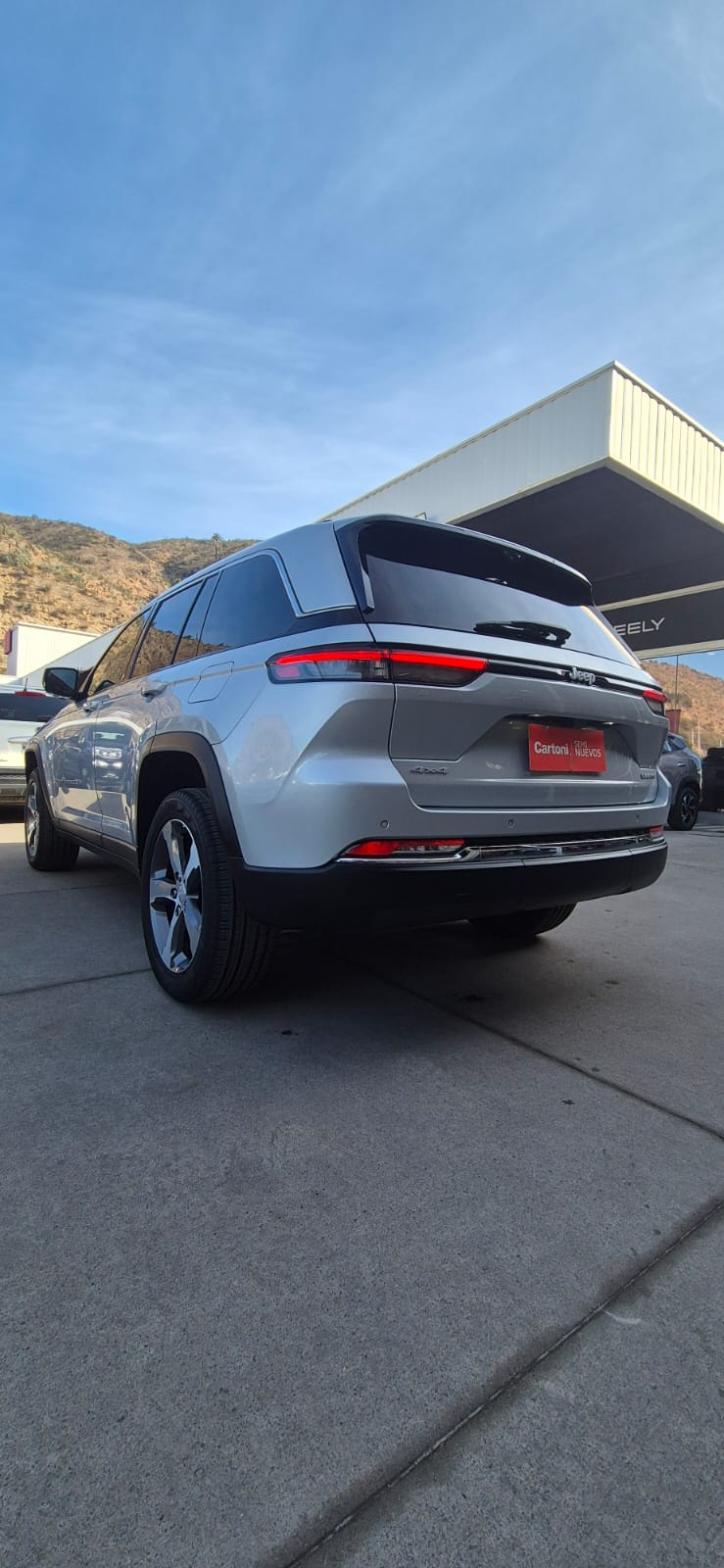 2024 Jeep GRAND CHEROKEE LTD - Miniatura 4