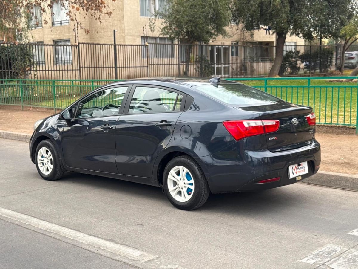 2015 Kia RIO 4 - Miniatura 5