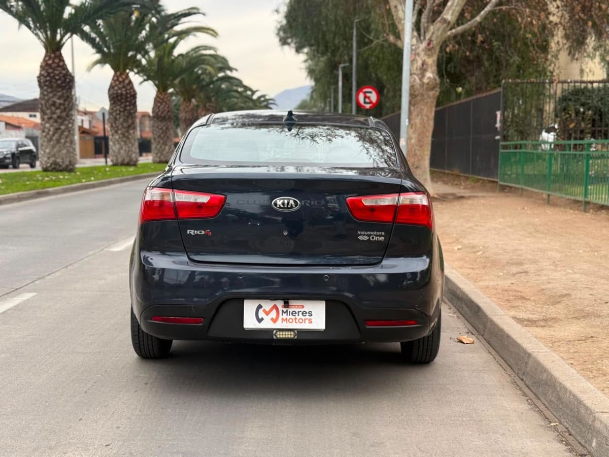2015 Kia RIO 4 - Miniatura 7