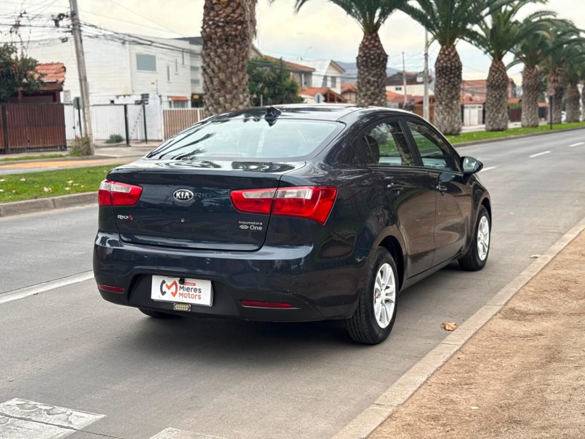 2015 Kia RIO 4 - Miniatura 8