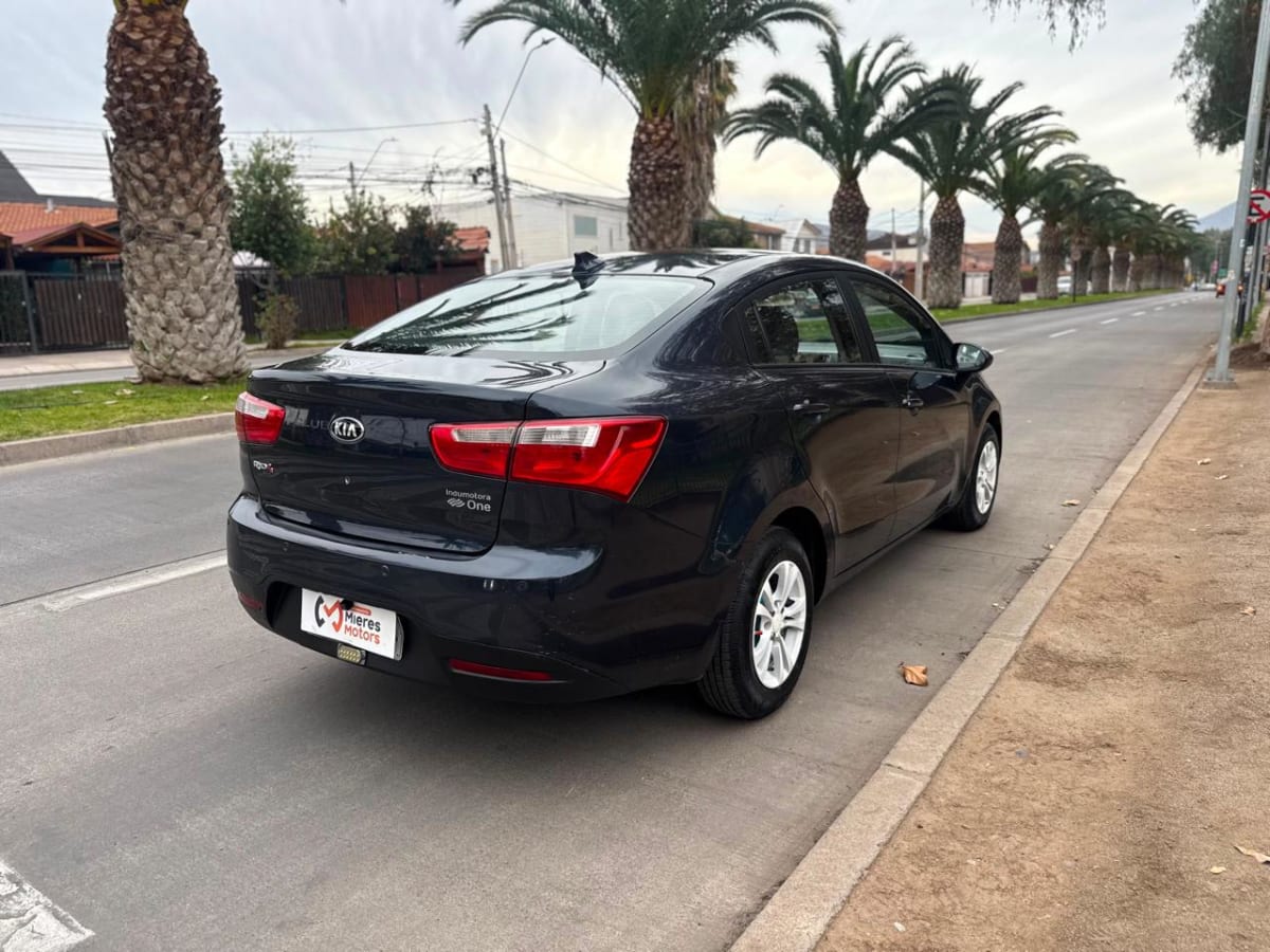 2015 Kia RIO 4 - Miniatura 9