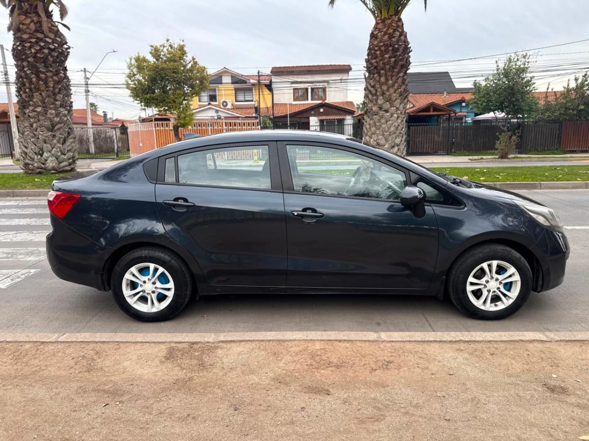 2015 Kia RIO 4 - Miniatura 10