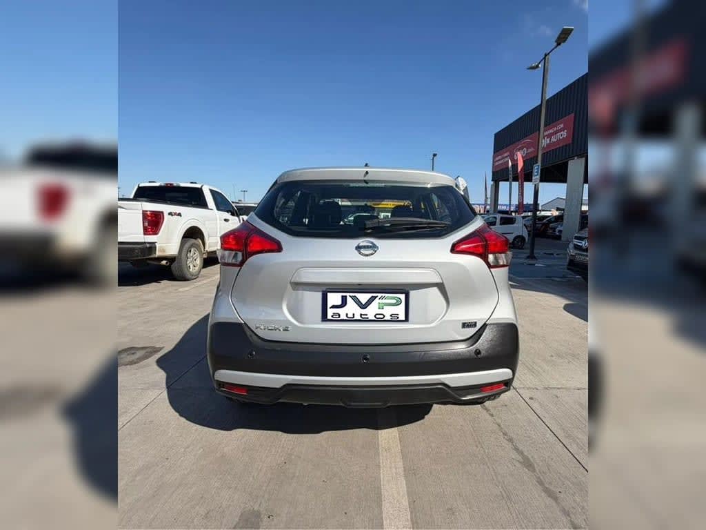 2021 Nissan KICKS 1.6 Plata - Miniatura 3