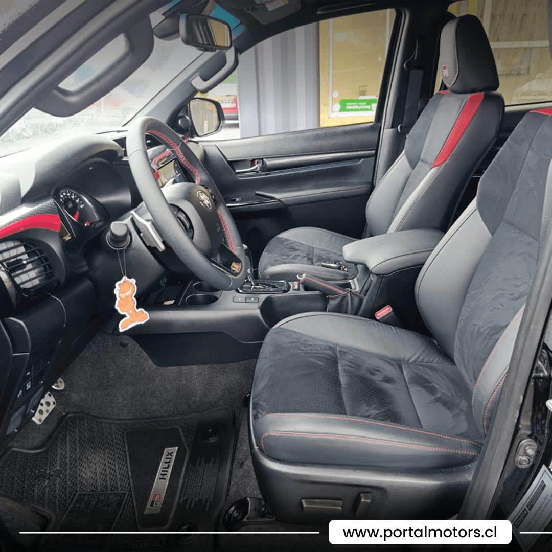 2025 Toyota Hilux 2.8 - Miniatura 7