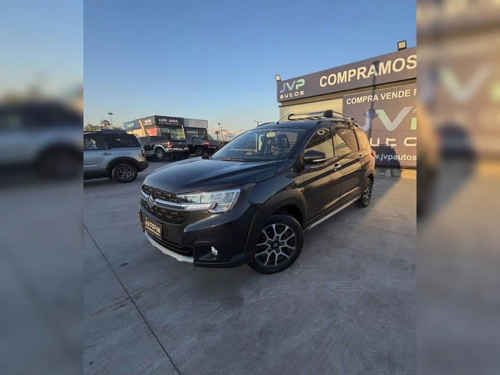 2021 Suzuki XL7 GLX Negro - Imagen 1