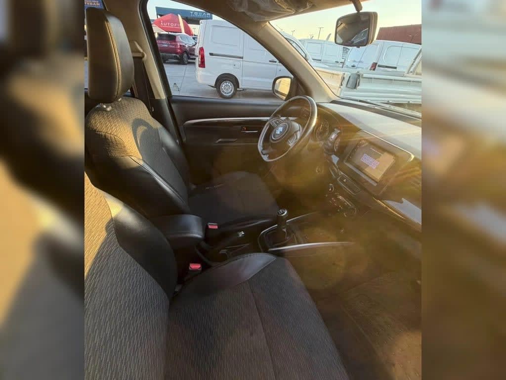 2021 Suzuki XL7 GLX Negro - Miniatura 6