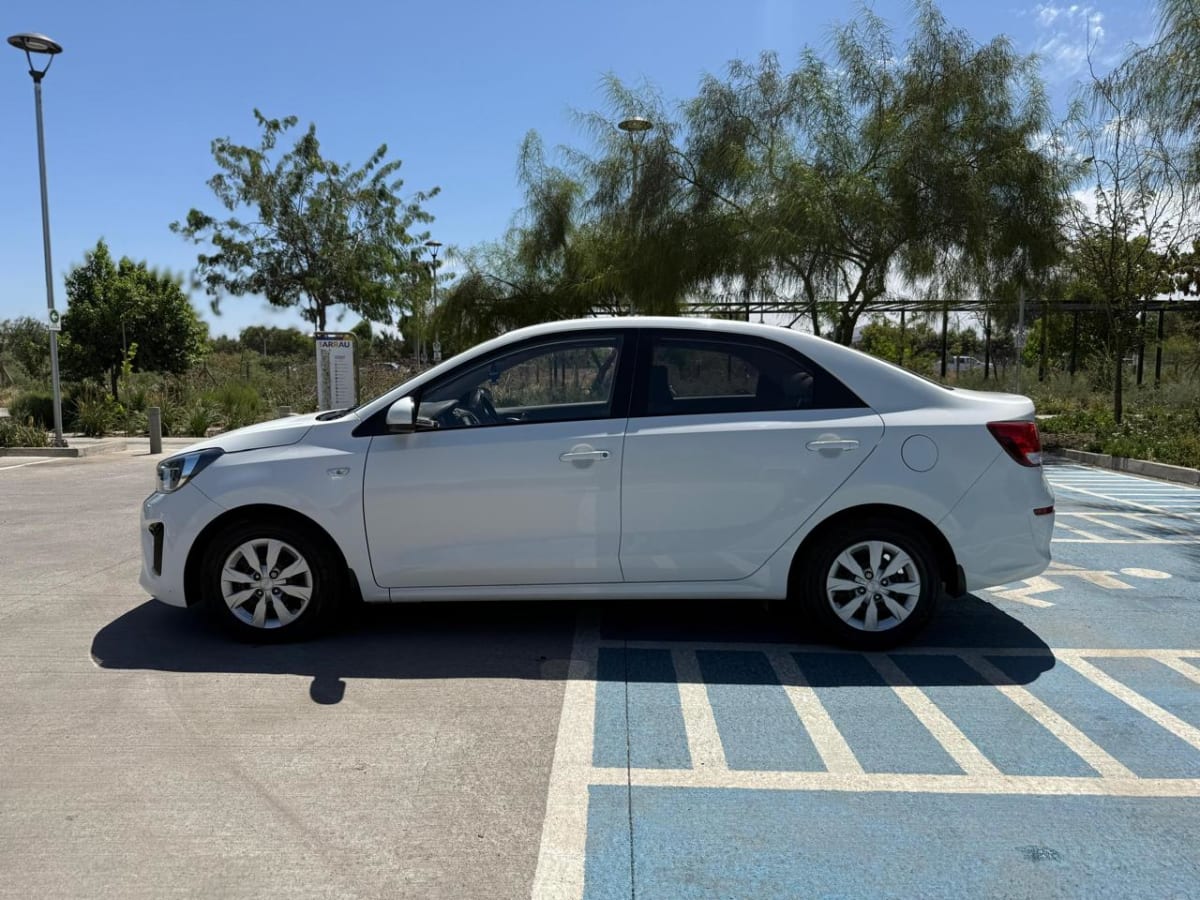 2023 Kia SOLUTO - Miniatura 6