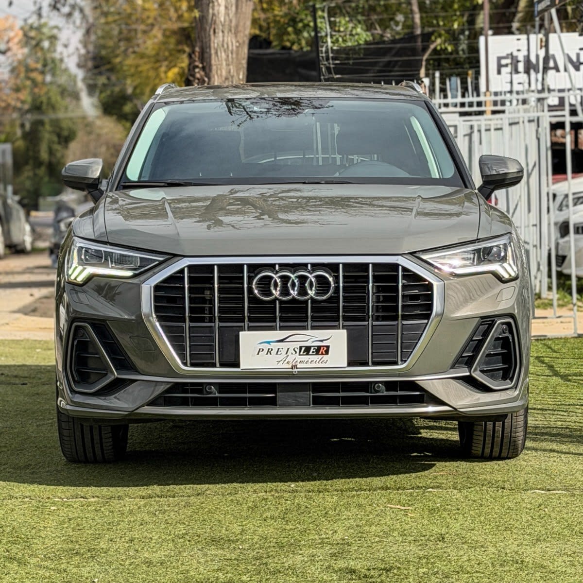 2023 Audi Q3 35 Gris - Miniatura 2