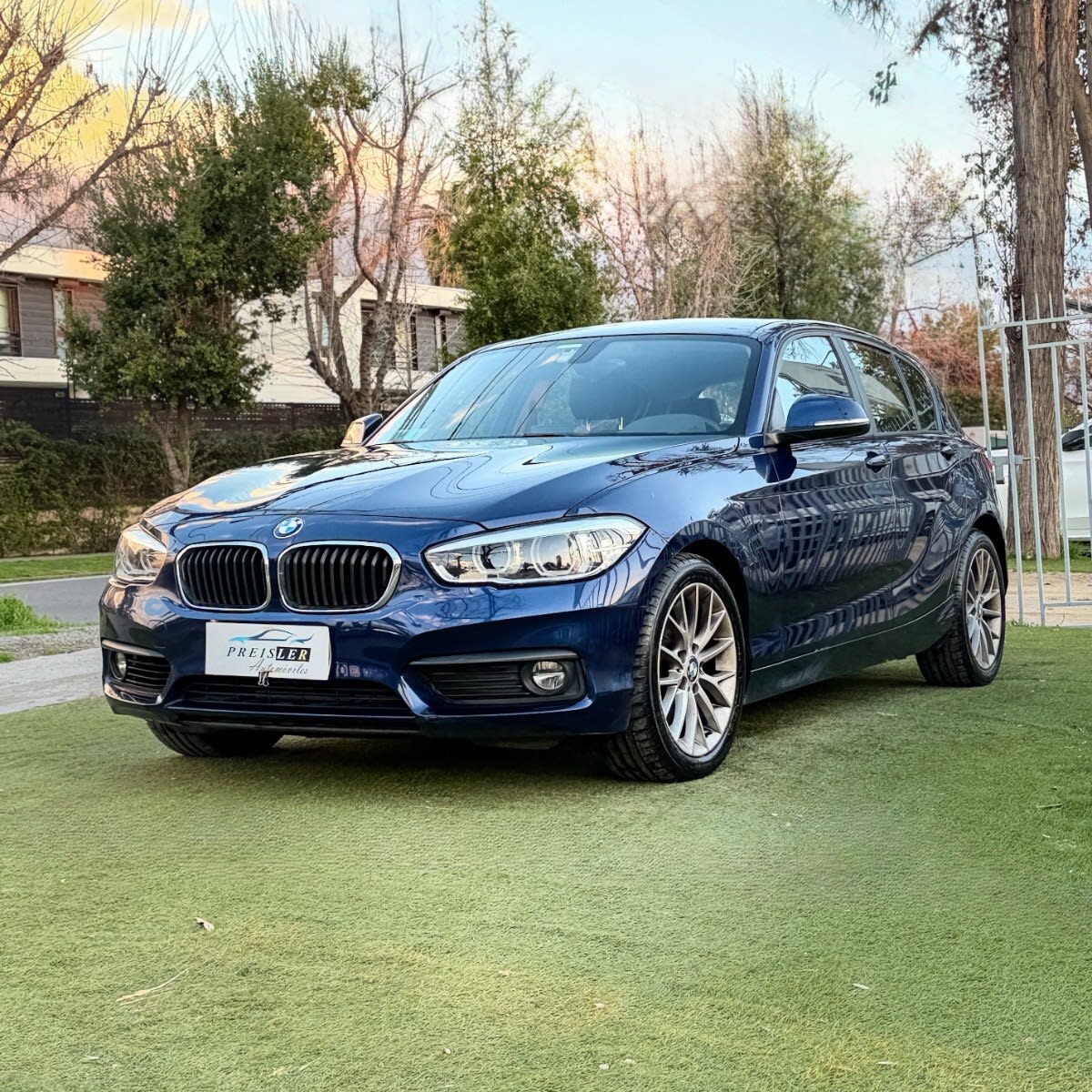 2017 BMW 118 1.5 Azul - Miniatura 3