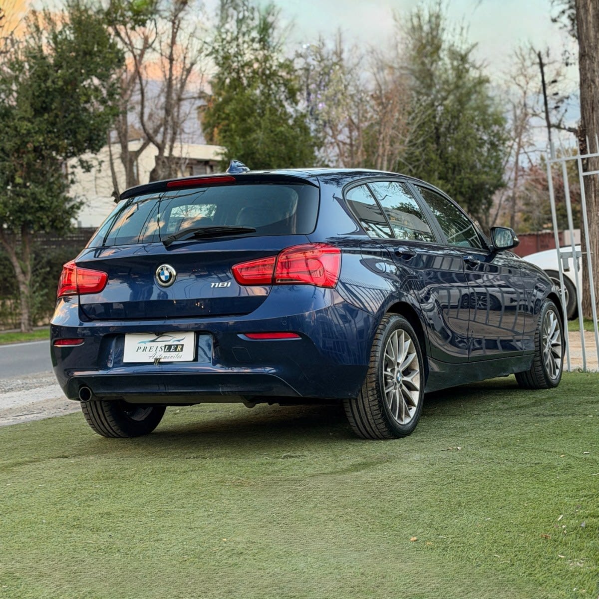 2017 BMW 118 1.5 Azul - Miniatura 4
