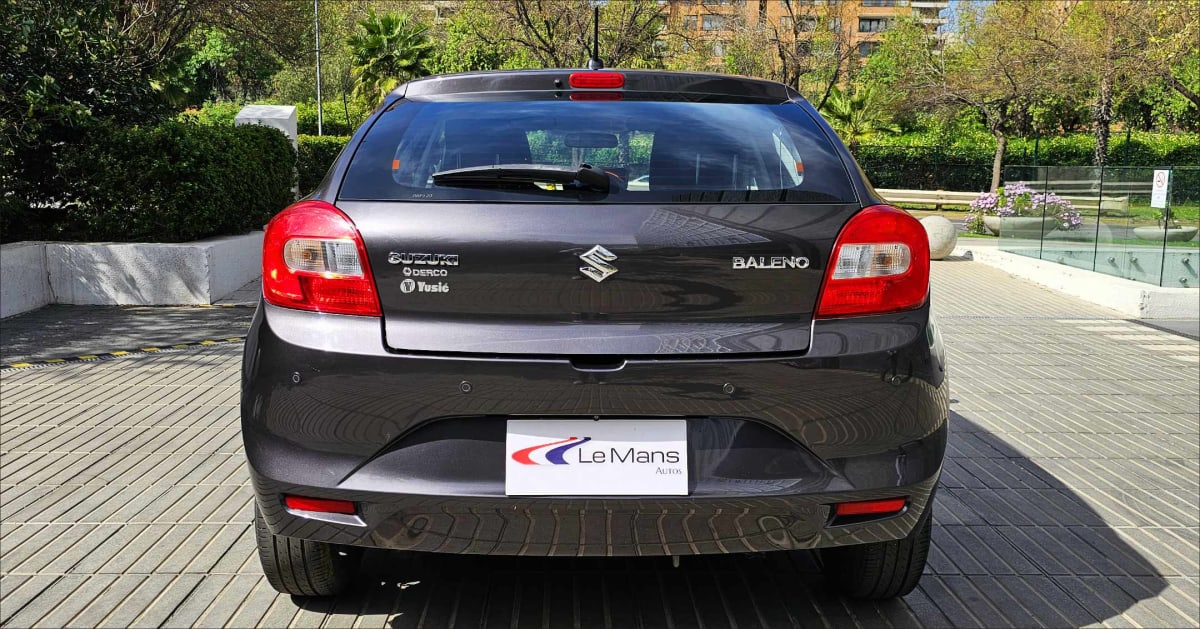 2022 Suzuki Baleno GLS Gris - Miniatura 5