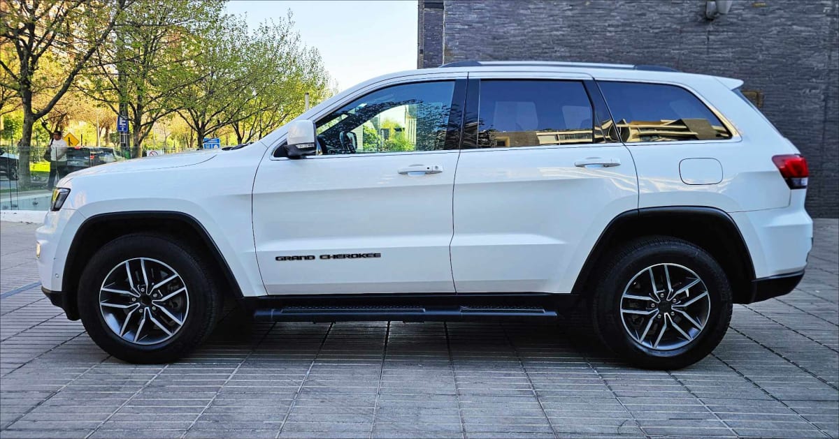 2020 Jeep Grand Cherokee Laredo Blanco - Miniatura 3
