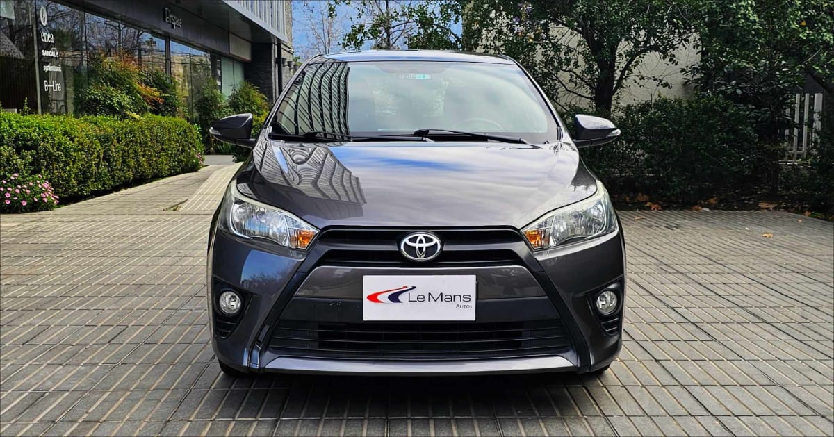 2017 Toyota Yaris S Gris - Imagen 1