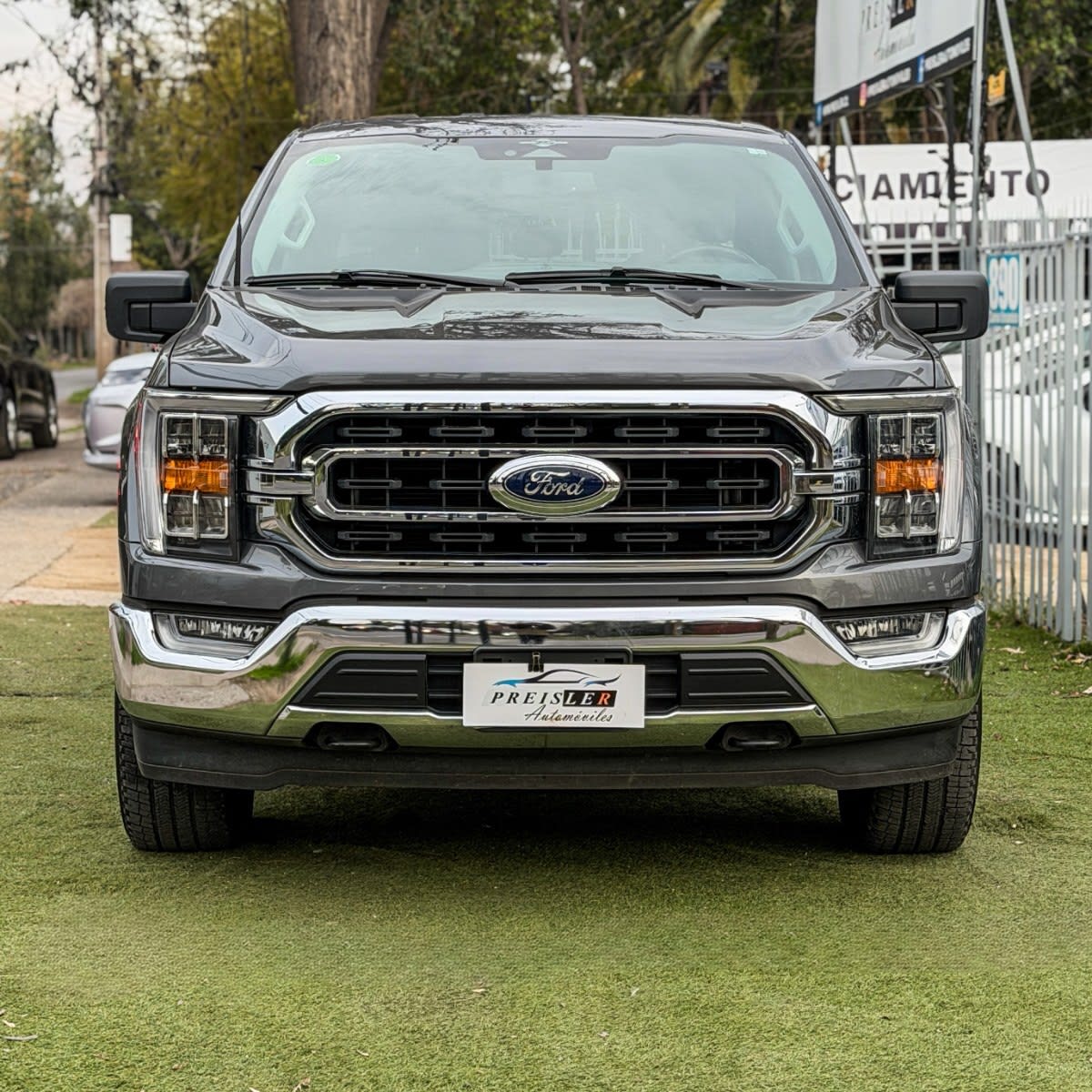2024 Ford F 150 XLT Gris - Miniatura 2