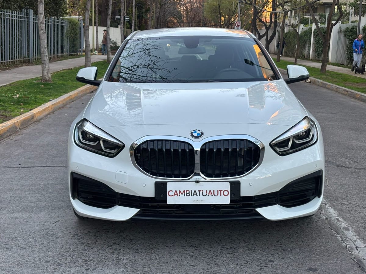 2023 BMW 118 1.5 - Miniatura 2