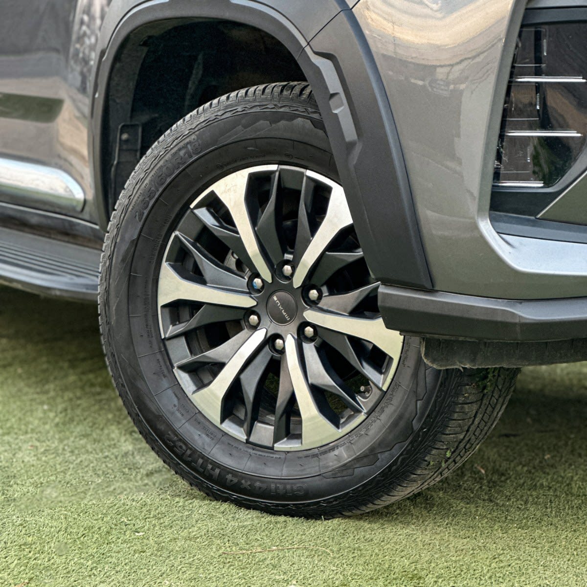 2024 Maxus T90 2.0 Gris - Miniatura 9