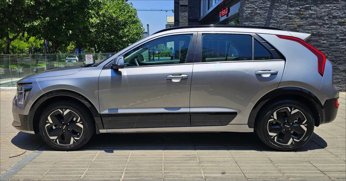 2023 Kia Niro EX Gris - Miniatura 3
