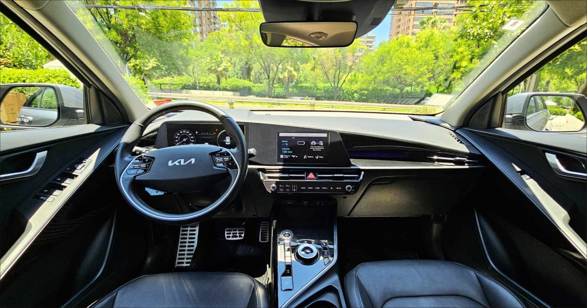 2023 Kia Niro EX Gris - Miniatura 9