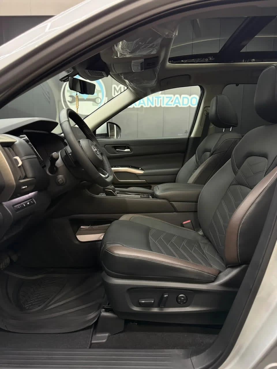 2026 Nissan Pathfinder 3.5 Plata - Miniatura 6