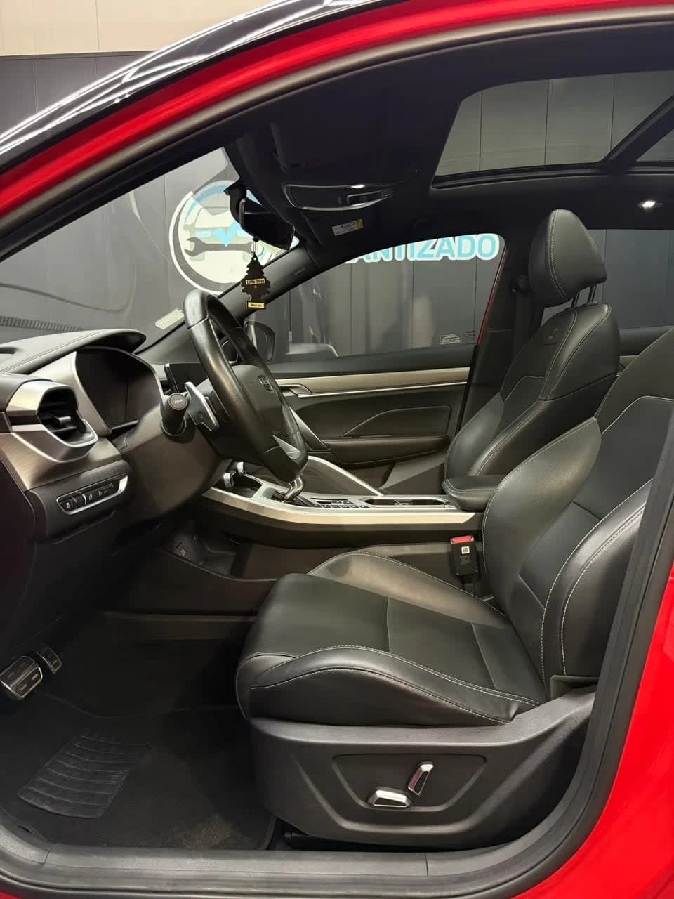 2022 Geely Coolray 1.5 Rojo - Miniatura 6