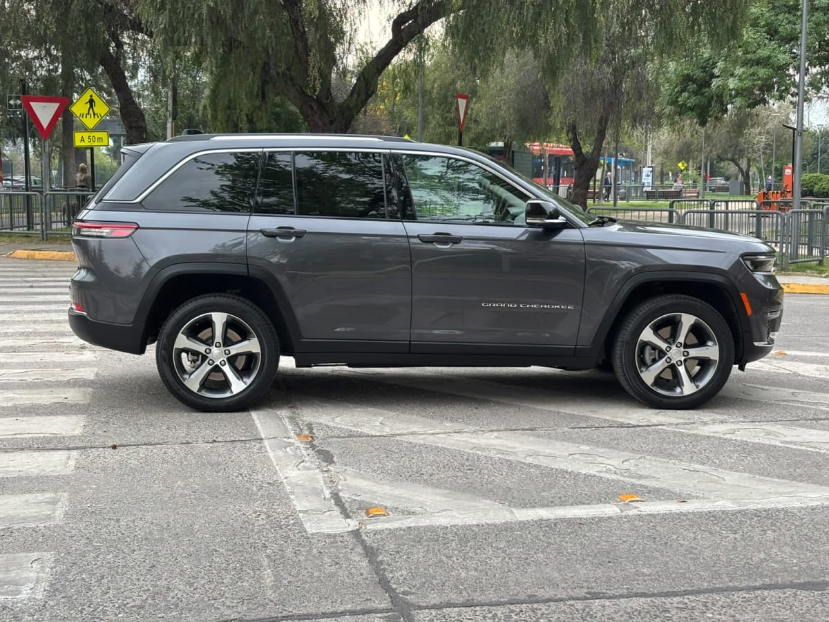 2024 Jeep GRAND CHEROKEE LIMITED - Miniatura 8