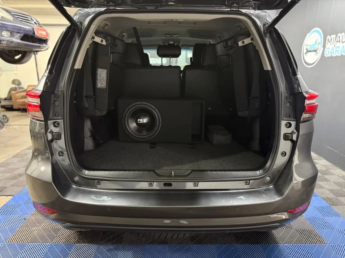 2022 Toyota Fortuner 2.7 Gris - Miniatura 3