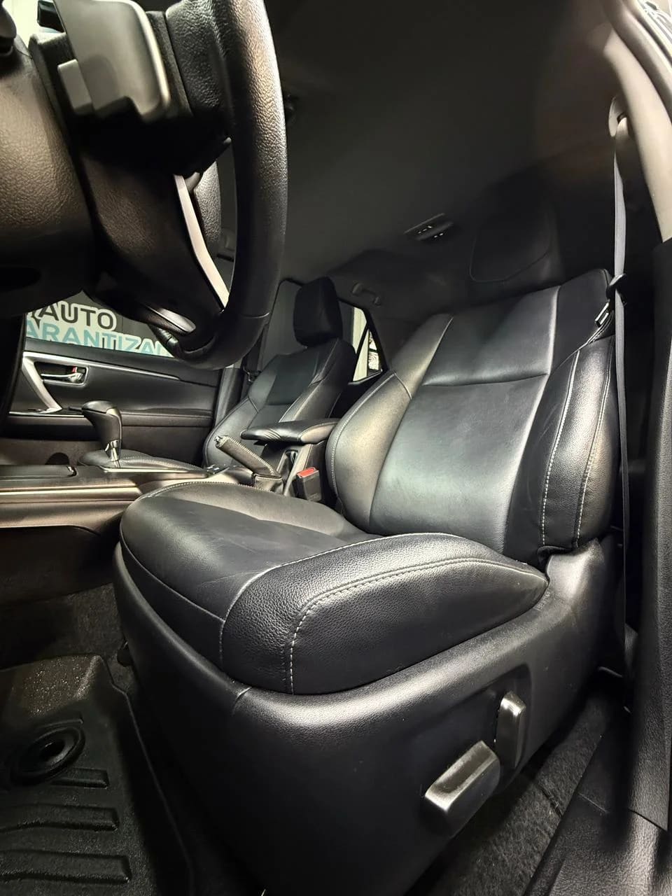 2022 Toyota Fortuner 2.7 Gris - Miniatura 7