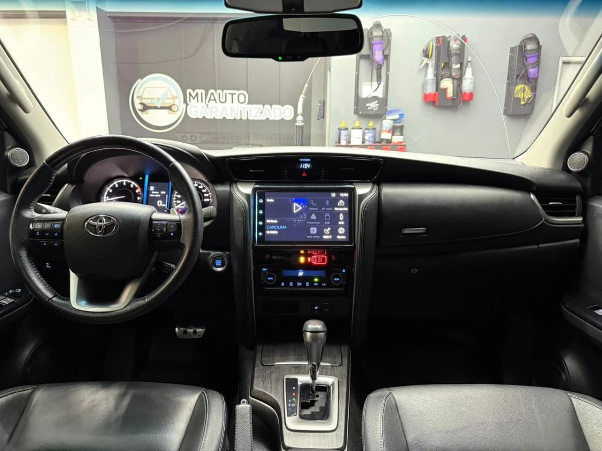2022 Toyota Fortuner 2.7 Gris - Miniatura 8