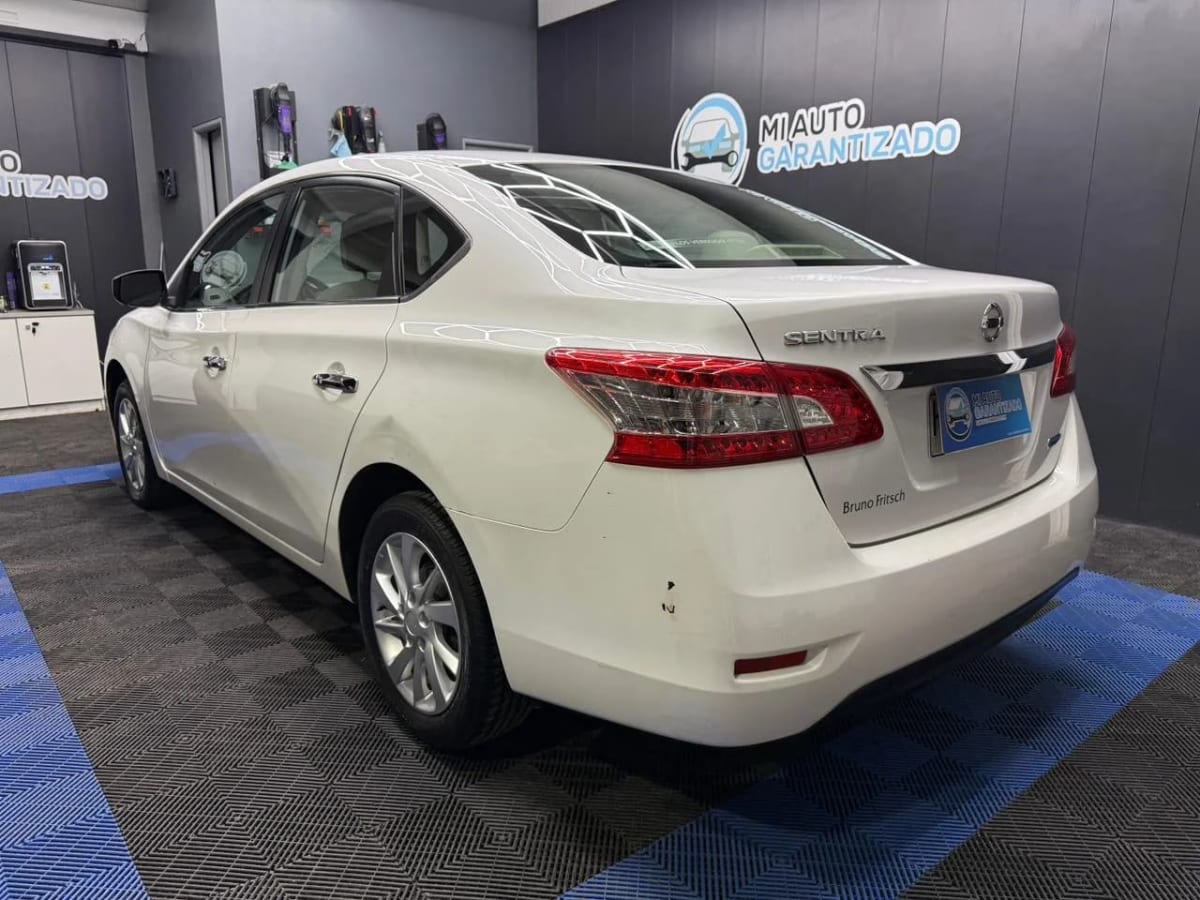 2015 Nissan Sentra 1.8 Blanco - Miniatura 2